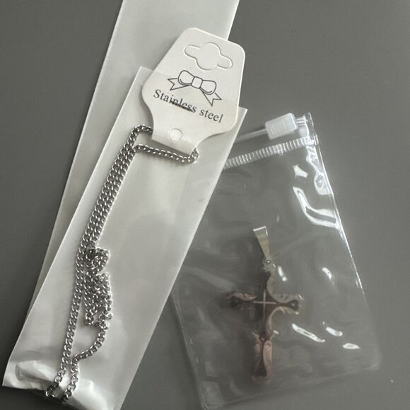 Vintage Silver / Black Tone Graphic Design Cross Pendant 24 Inch Chain Necklace - Picture 6 of 6